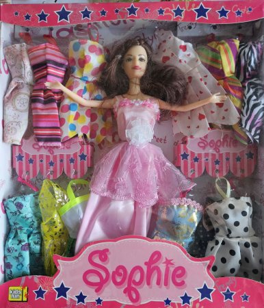 Teenager-Sophie mit zusätzlich sortierter Kleidung