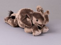 Kösener-Elefantenbaby Kira liegend